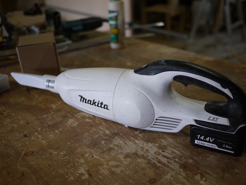 マキタのハンディ掃除機。